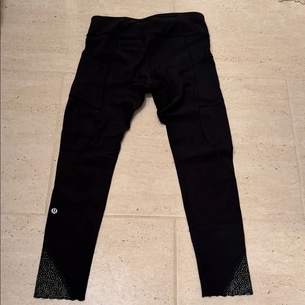 Lululemon 23” Women’s Tight Stuff leggings Size 6 Reflective Scallop Hem black - Picture 14 of 16